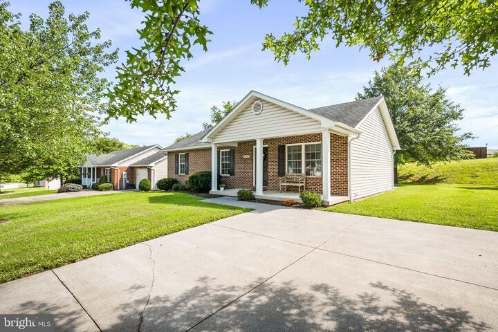 Property Photo: 1106 Ashby Street VA 22630