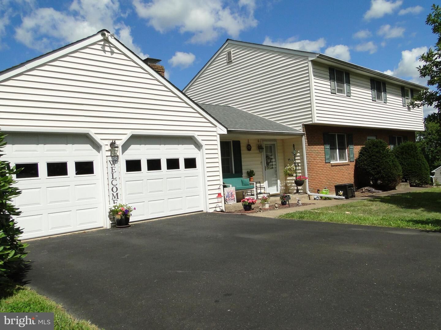 Property Photo: 1530 Gateway Drive PA 18951