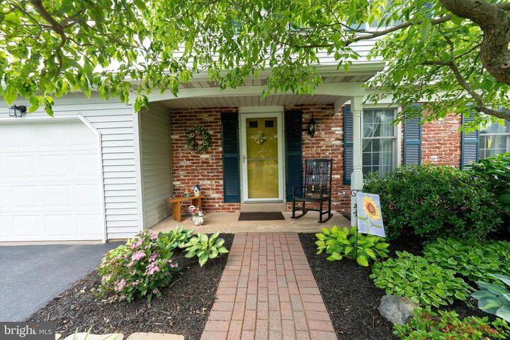 Property Photo:  101 Leslie Lane  PA 18964 
