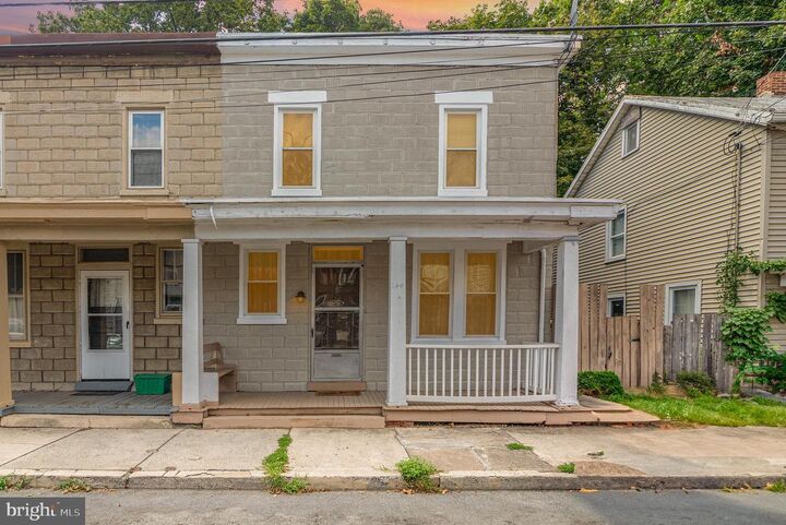 144 N East Street  Carlisle PA 17013 photo
