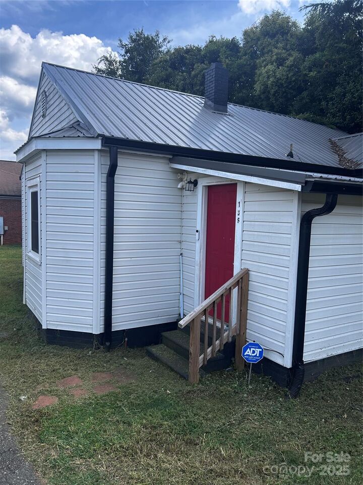 Property Photo:  136 S Broadway Street  NC 28043 