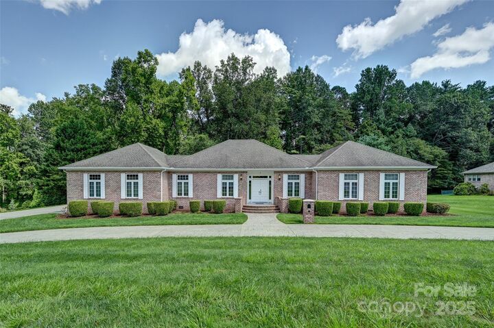 Property Photo:  7 Ashley Place  NC 28739 