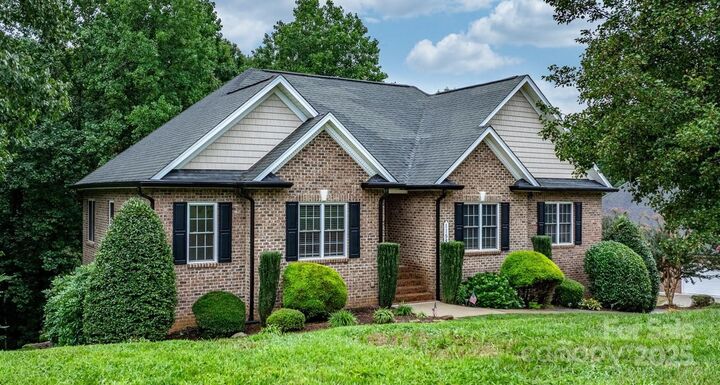 1158 Waterford Drive  Hickory NC 28602 photo