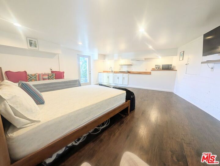 Property Photo: 2977 Seabreeze Dr CA 90265