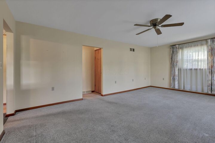 Property Photo: 106 Dorsey Mill E Road OH 43056