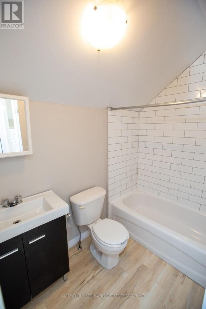 Property Photo: 458 Adelaide Street North ON N6B 3H9