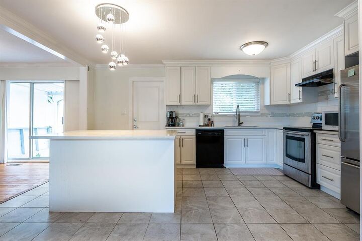 11276 Kendale  Delta BC V4C 3P9 photo