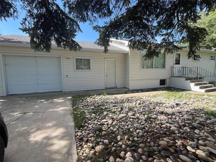 Property Photo: 214 Richmond Avenue South MB R0J 1P0