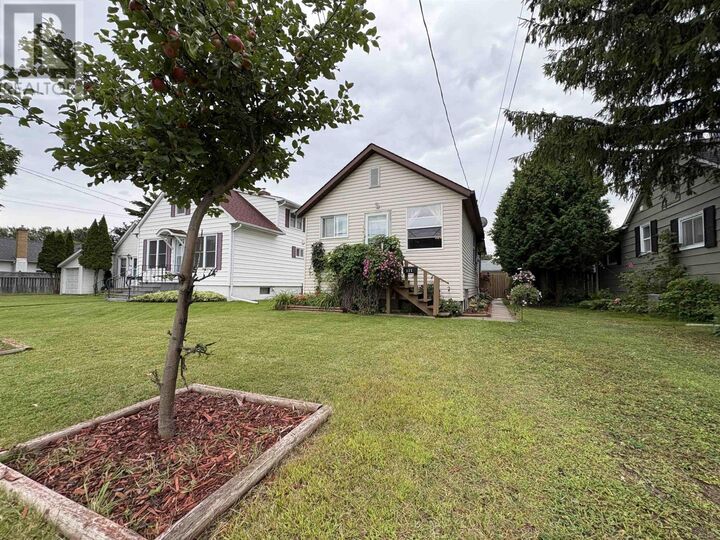 Property Photo:  627 Second St E  ON P9A 1N6 
