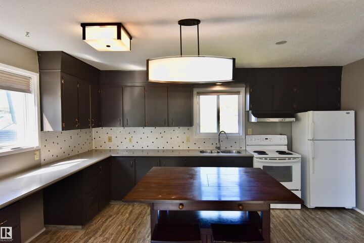 Property Photo: 4930 44 Avenue AB T0A 3A4