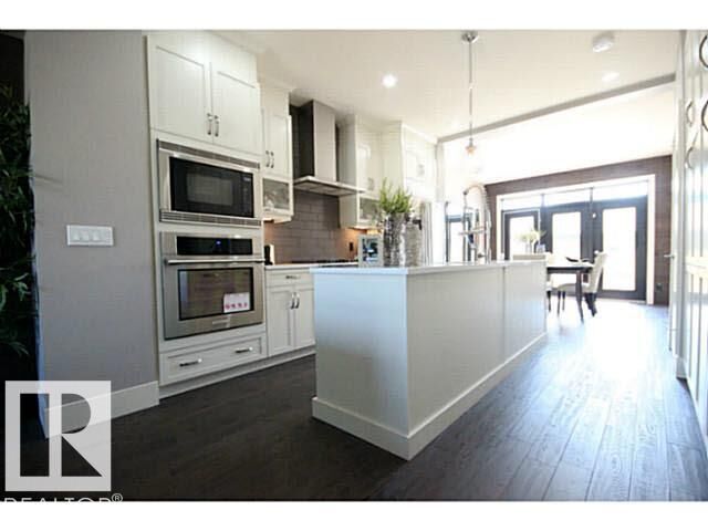 Property Photo:  11333 76 Avenue NW  AB T6G 0K3 