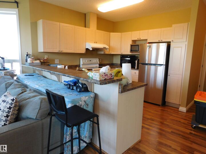 Property Photo: 9120 156 Street NW 402 AB T5R 1Y8
