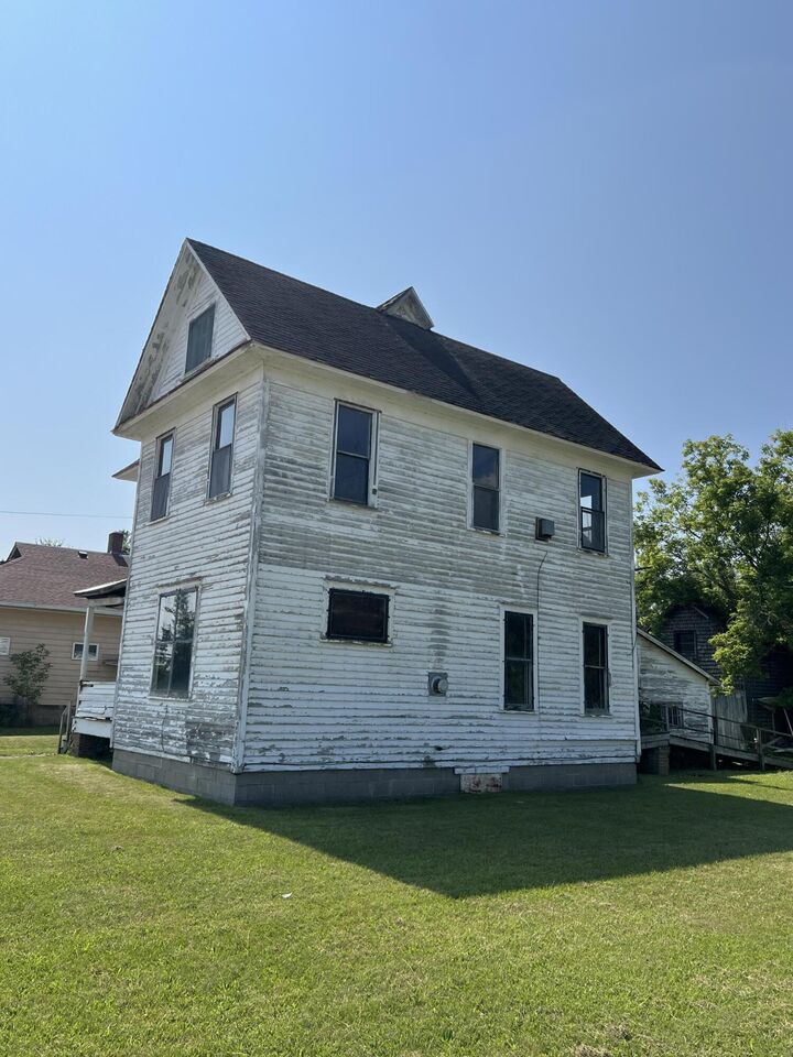 Property Photo: 1019 Mackinaw Ave MI 49721