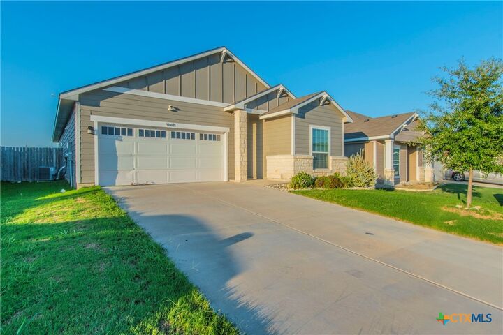 Property Photo: 448 Oxford Lane TX 76579