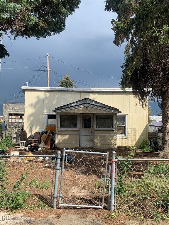 Property Photo:  810 Travonia Street  MT 59701 