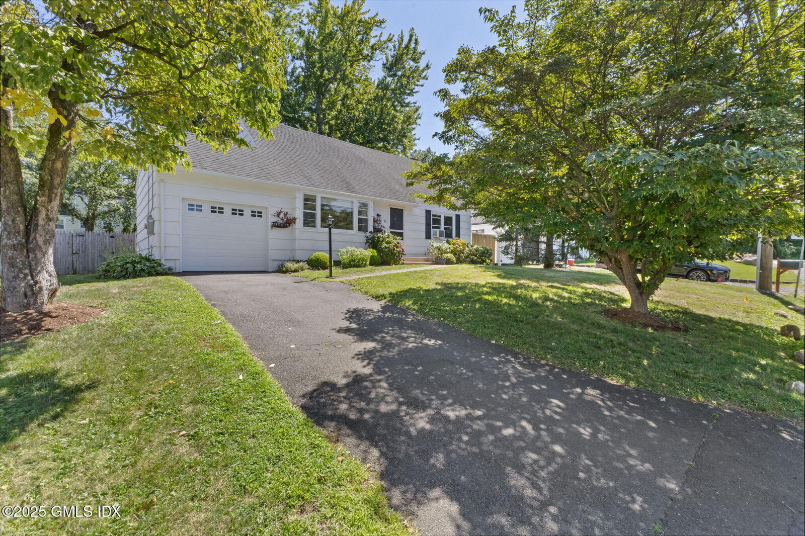 Property Photo:  6 Bonan Drive  CT 06878 
