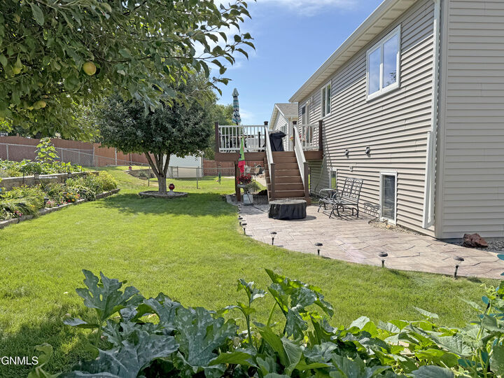 Property Photo: 2727 Lexington Drive ND 58503