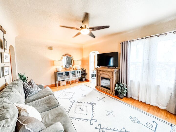 Property Photo: 716 3rd Avenue W ND 58801