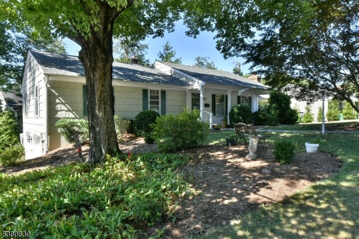 1 Zimmerman Ct  Midland Park Boro NJ 07432 photo