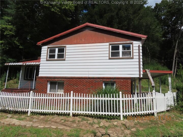 957 Hunter Road  Charleston WV 25311 photo