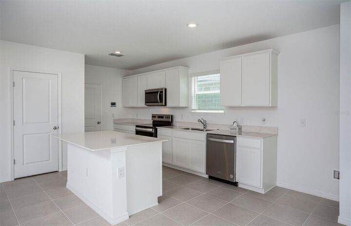 Property Photo: 1079 Silverlake Boulevard FL 33850