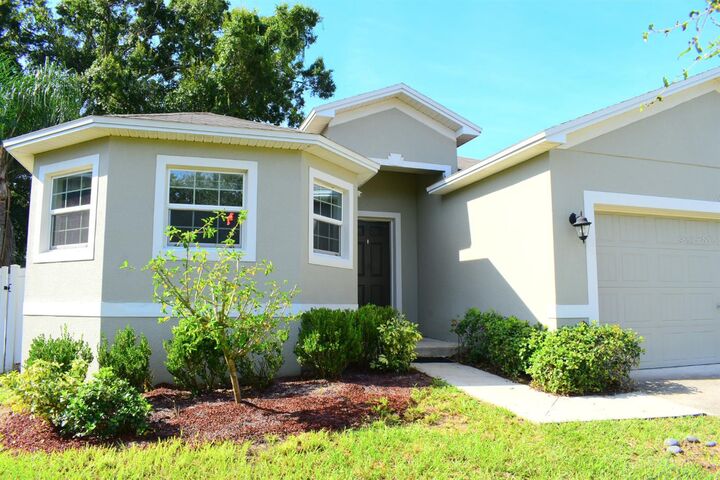Property Photo: 103 Lake Ring Drive FL 33884