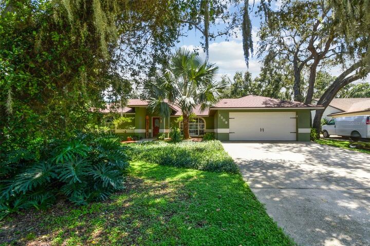 Property Photo: 1509 Little Johns Trail FL 33809