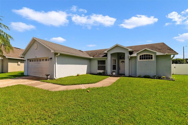 Property Photo: 3843 Blackberry Circle FL 34769