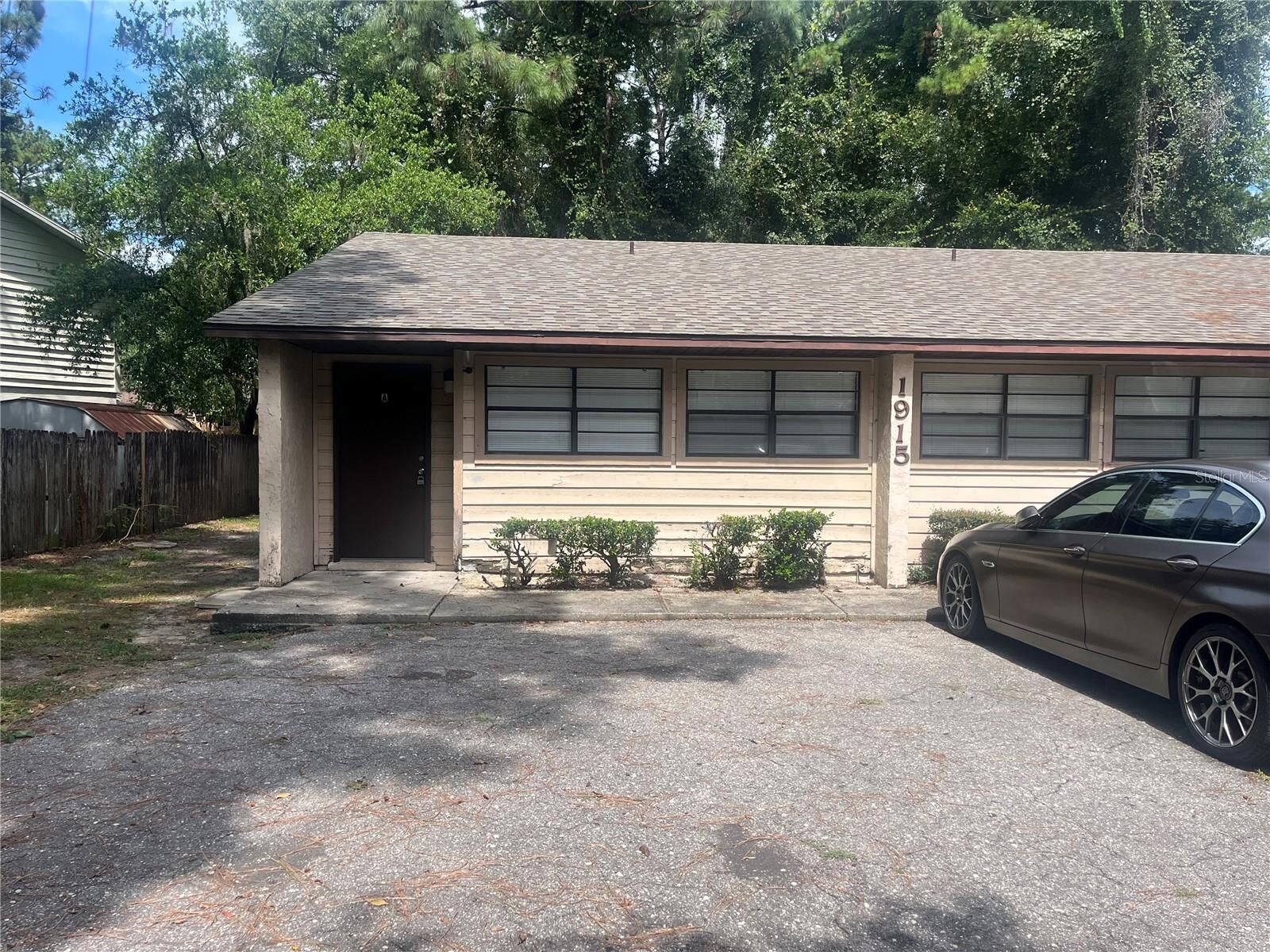 Property Photo:  1915 SW 70th Terrace A  FL 32607 