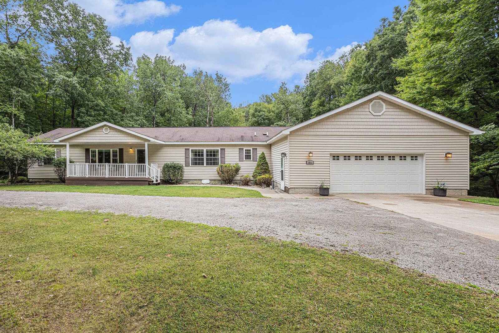 Property Photo:  1511 Laurel Lane  MI 48622 