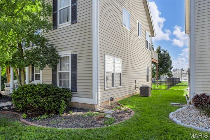 Property Photo: 816 Village Center Drive MO 63368