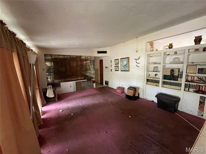 Property Photo: 8406 January Avenue MO 63134