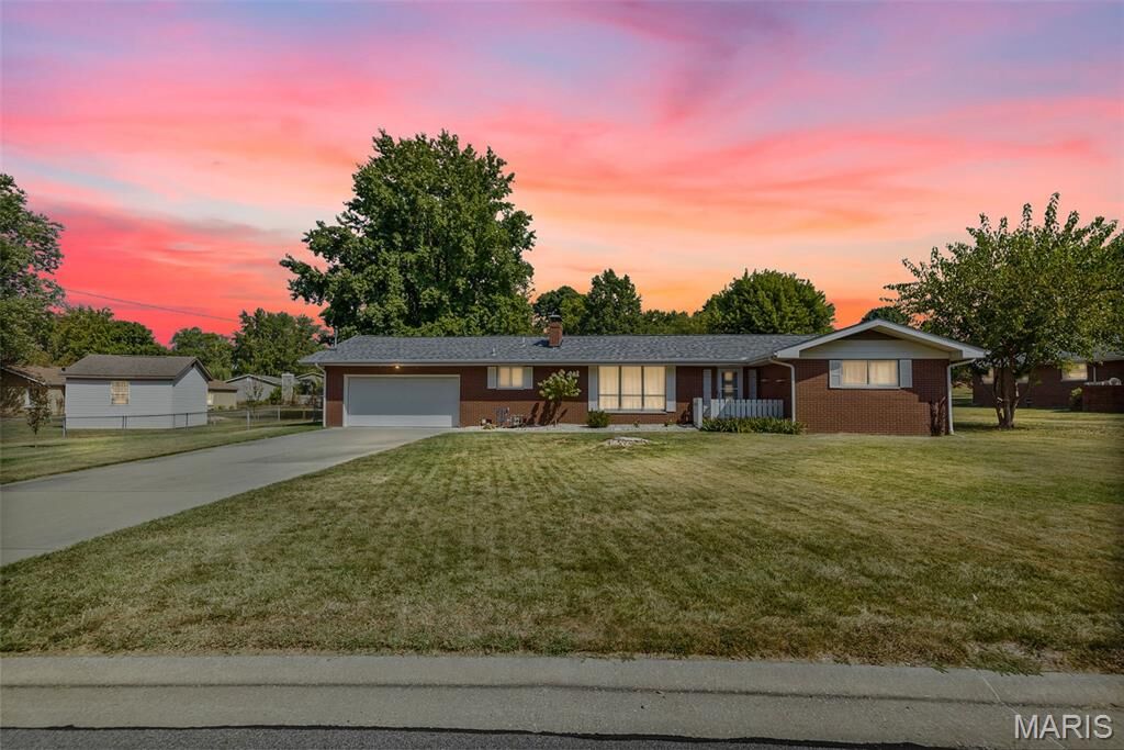 Property Photo:  25 Fairlane Drive  IL 62234 