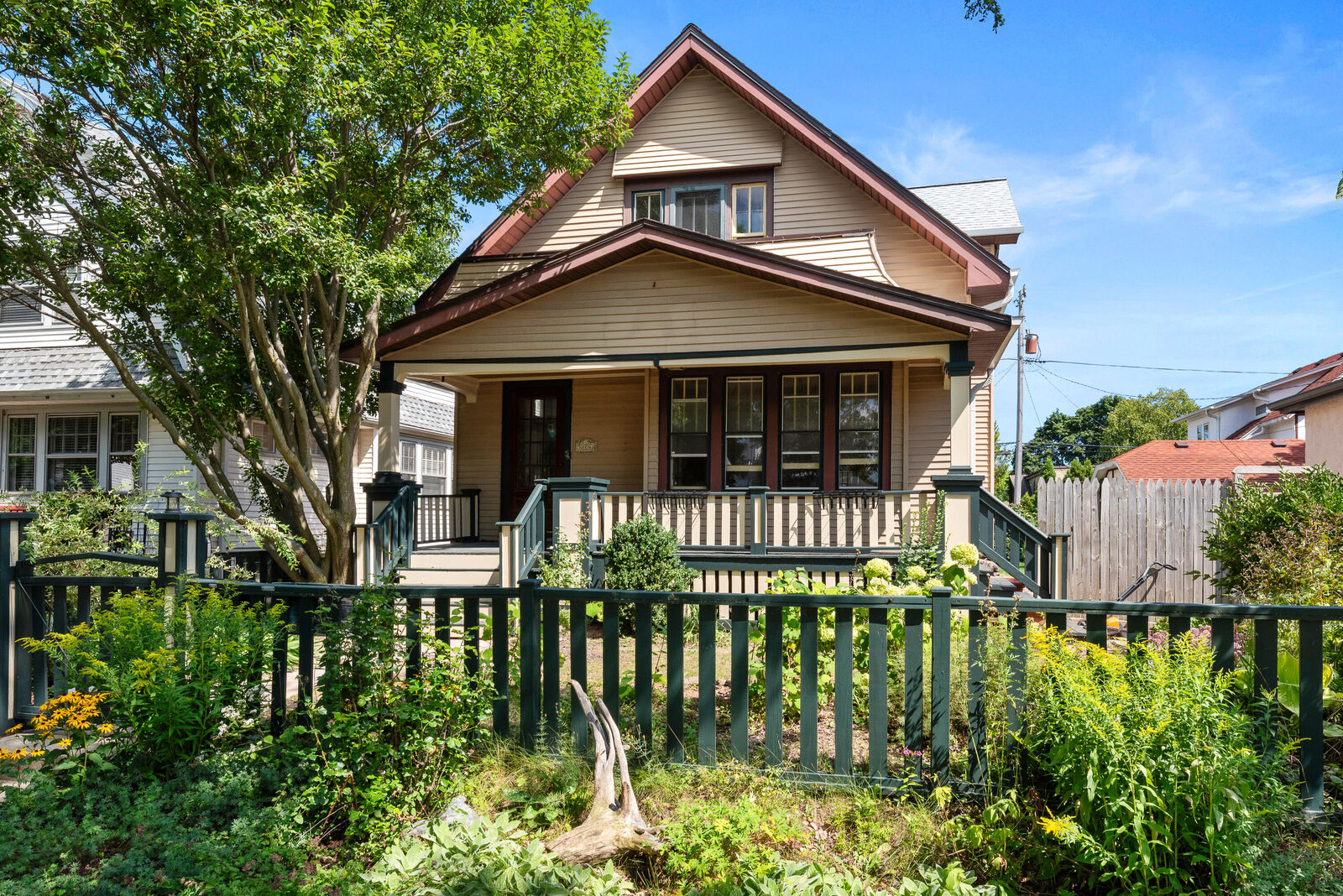 Property Photo: 3806 N Maryland Ave WI 53211