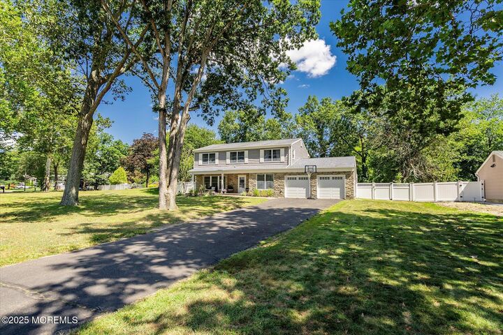 Property Photo:  5 Yeoman Way  NJ 07726 
