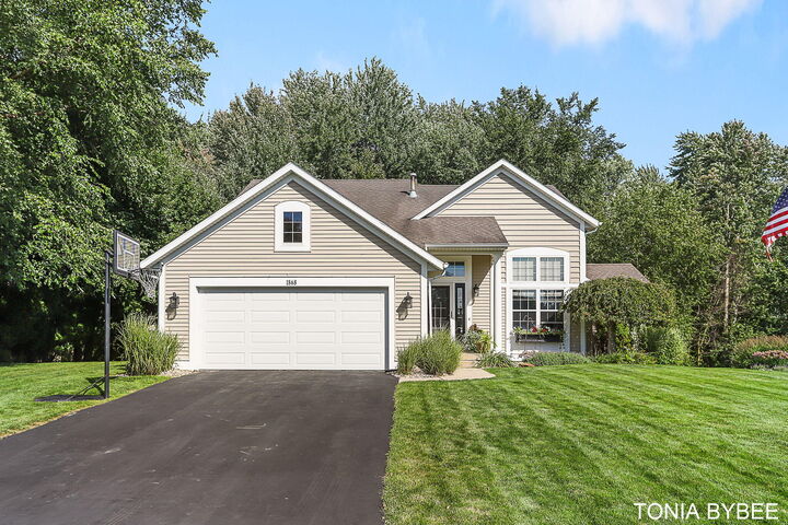 Property Photo: 1868 Suntree Lane MI 49464