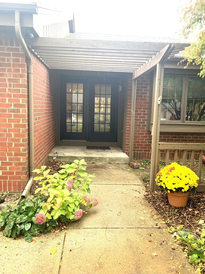 Property Photo:  1335 Suncrest Drive NE  MI 49525 