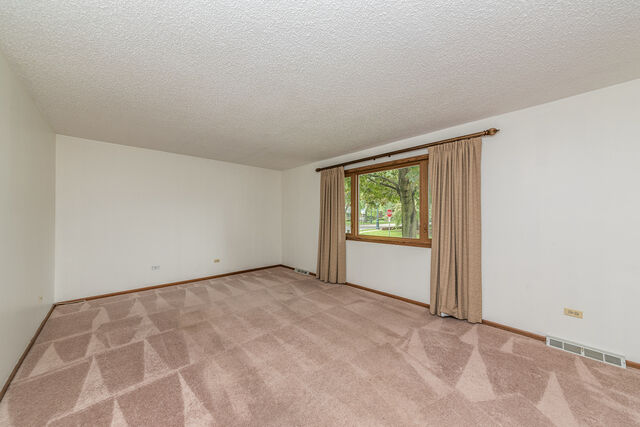 Property Photo: 829 Horseshoe Drive IL 60435
