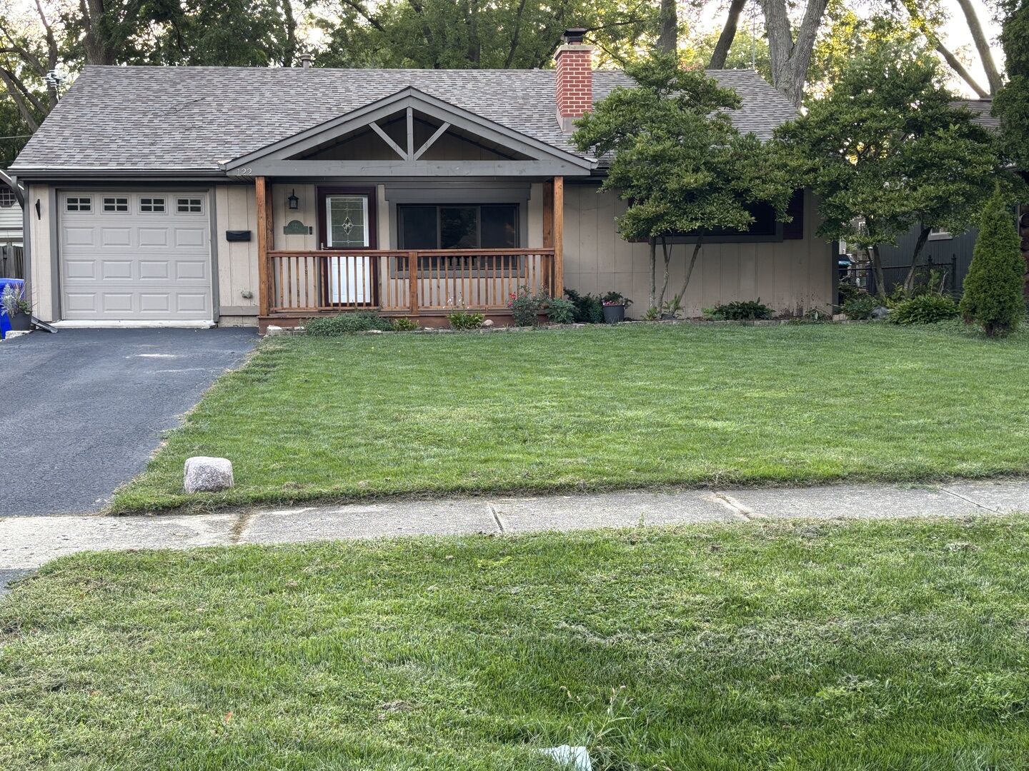 Property Photo: 122 N Woodlawn Street IL 60187