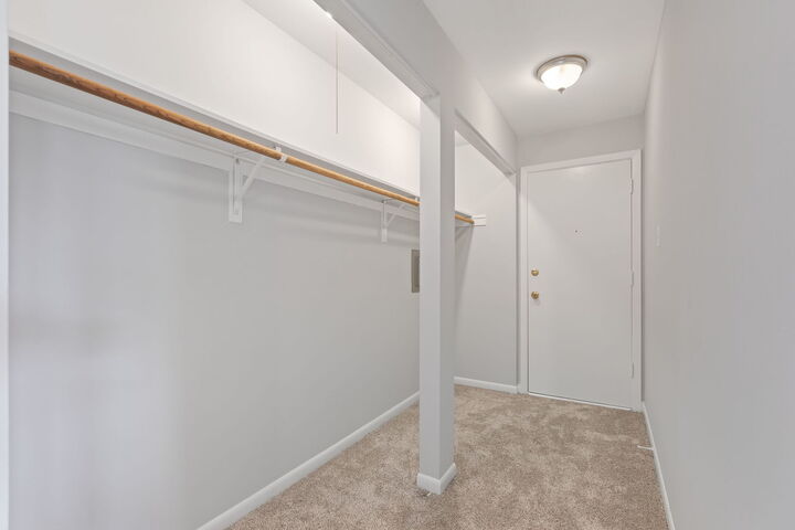 Property Photo:  7048 Oconnell Drive 2E  IL 60415 