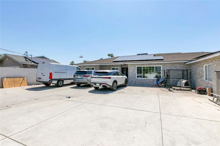 Property Photo:  11024 Peoria Street  CA 91352 