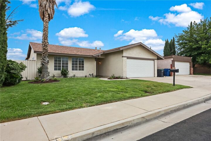 Property Photo: 44014 Raysack Avenue CA 93535