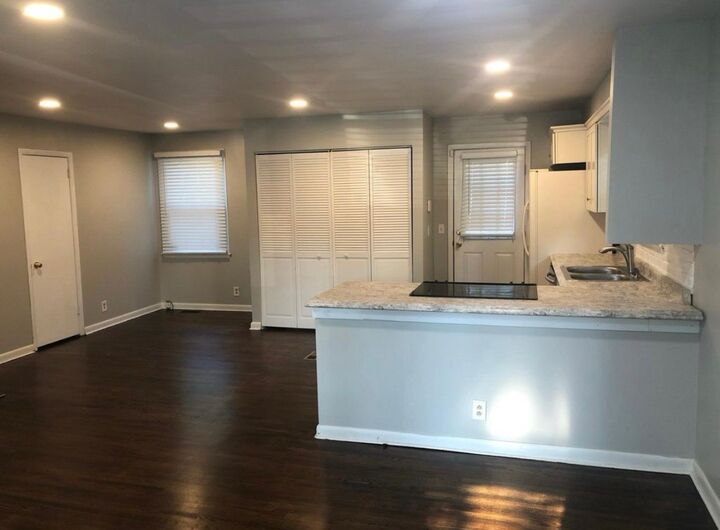 Property Photo: 908 Villa Pl TN 37212