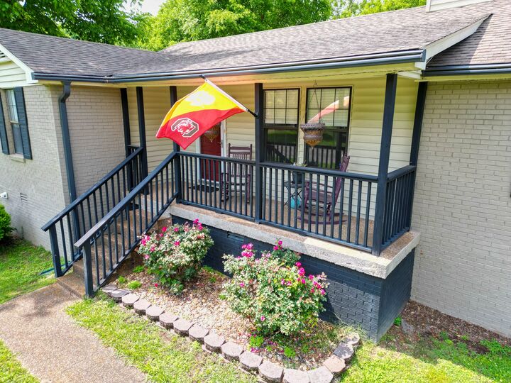 Property Photo:  2529 McGinnis Dr  TN 37216 