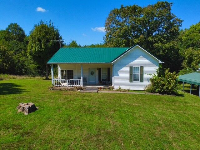 Property Photo: 194 Davenport Ln TN 37083