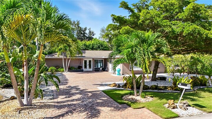 Property Photo:  1131 Milano Drive  FL 34103 