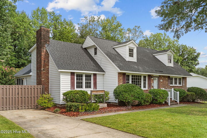 Property Photo:  718 Gardenview Drive  NC 28540 