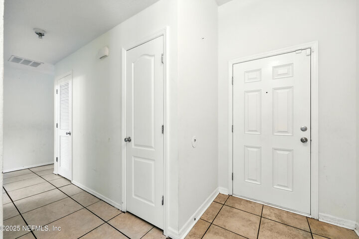 Property Photo: 2522 Victoria Point Drive FL 32218