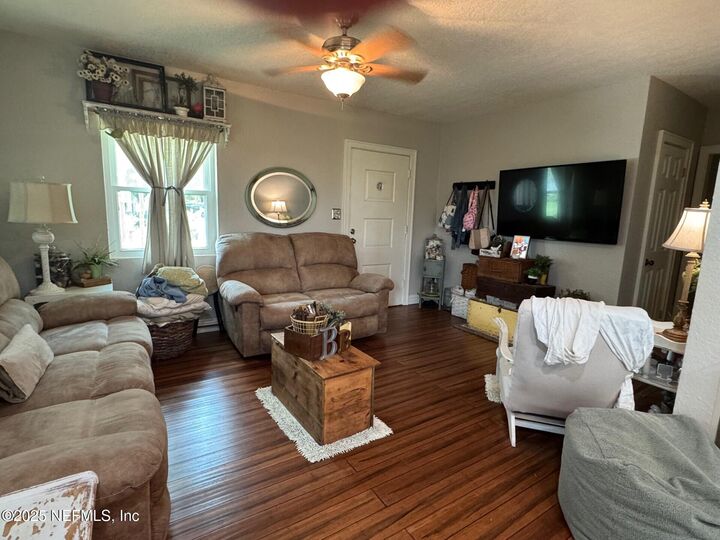Property Photo: 3308 Ross Circle FL 32177