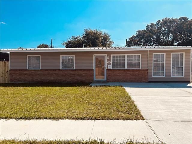 Property Photo: 2124 N Butterfly Circle LA 70056